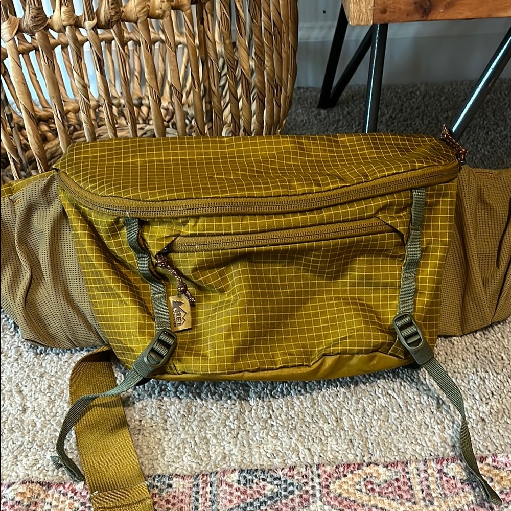 Rei Waist Pack with hydration bottle holders